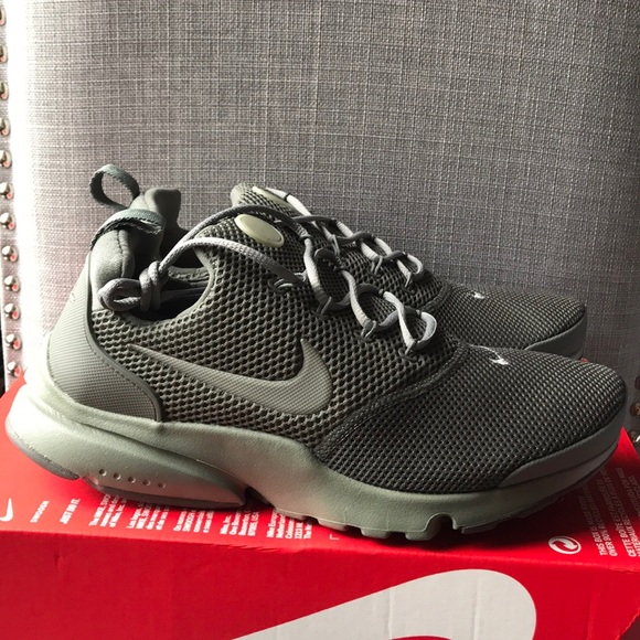 NIKE PRESTO FLY OLIVE GREEN WOMENS SHOES NWT - Picture 3 of 6